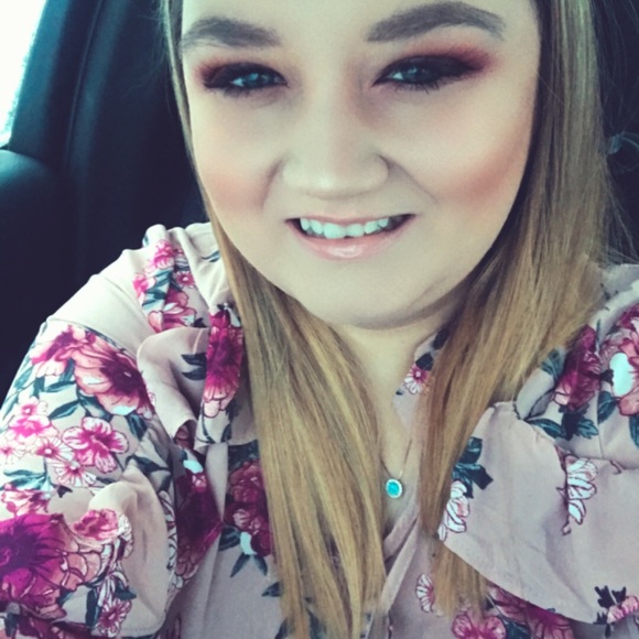 Meet Your Posher, Jessica! - Picture 3 of 4